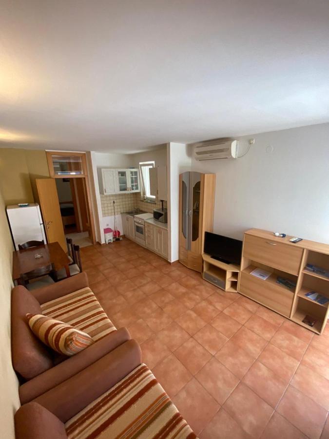Apartment Dilba Novalja Exteriör bild